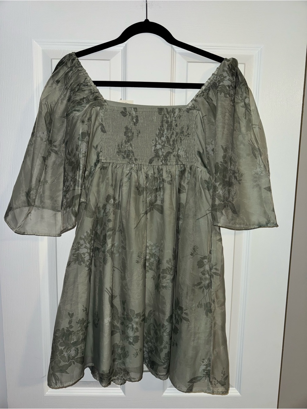 NWT Abercrombie Flutter Sleeve/ Angel Sleeve Green Floral Dress - Picture 4 of 4